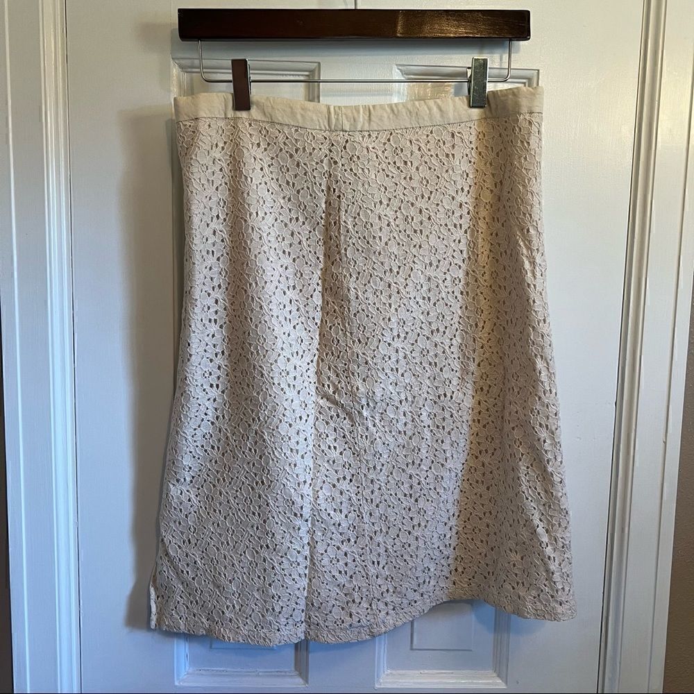 ✅ (free) Cream color lace skirt